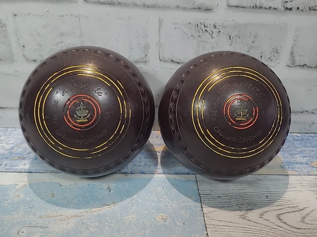Henselite Super-Grip Black Lawn Bowls Woods Size 5, Set of 2. VGC.