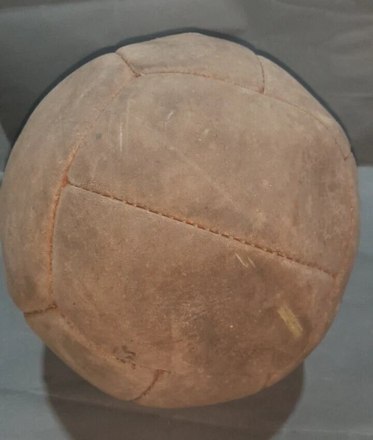 Ancien ballon de foot football en cuir sport vintage sans