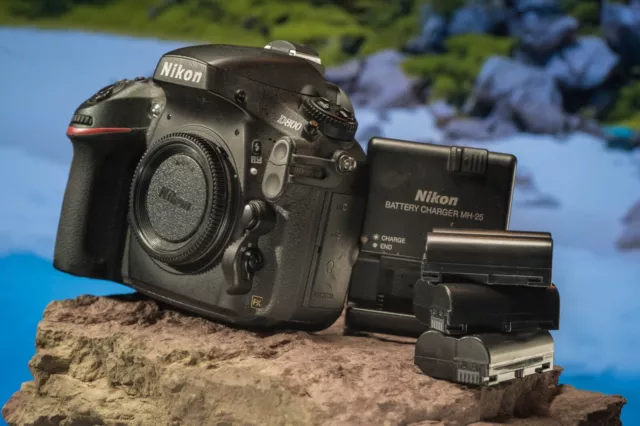 Nikon D800 36.3 MP 3 battery's!  Shutter 20796k