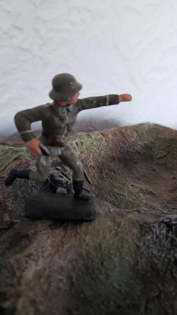 Lionel*1932 From Soldiers In Action *Officer Running  With Revolver #5.69R*  Vg