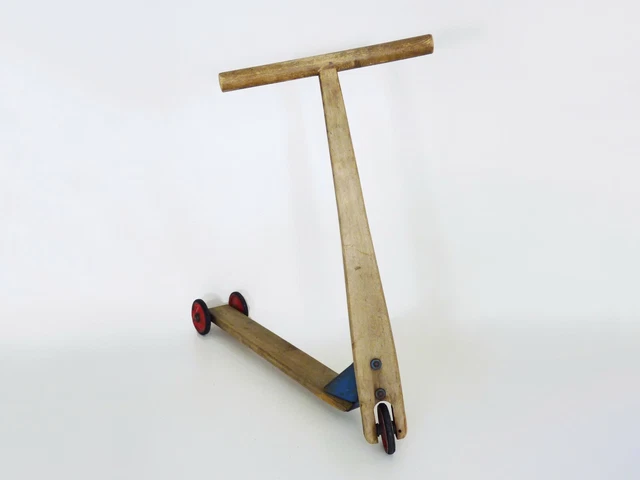 ancienne trotinette eureka en bois | La Belle Brocante