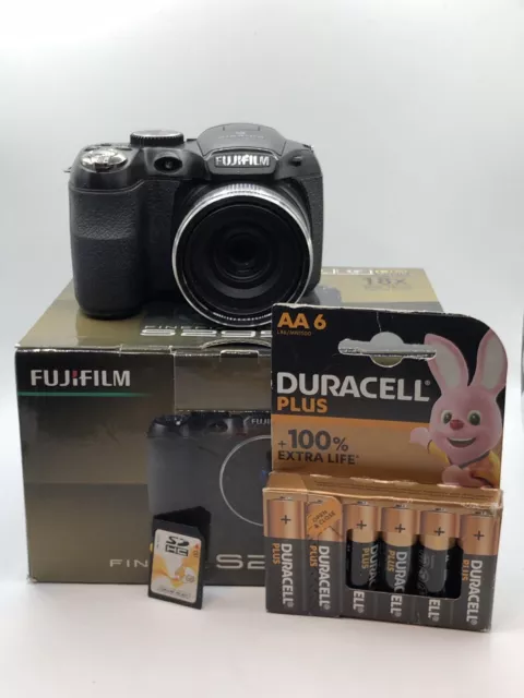 FujiFilm FinePix S2950 14 Mega Pixels 3.0" LCD 18x Wide 28mm- Good Condition