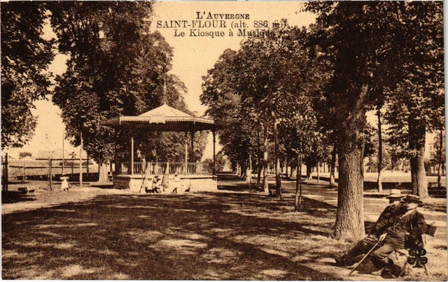 CPA St-Flour Le Kiosque Cantal (101251)