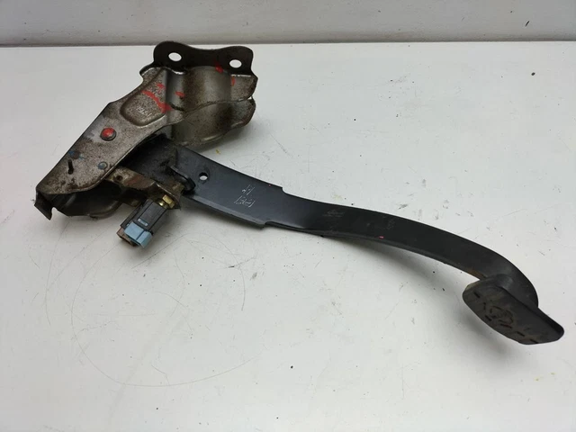 pédale de frein  NISSAN TERRANO II 2.7 TDI 4WD (125 CV) 1996 2004982