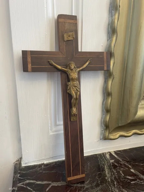 crucifix Mural En Bois - Ancien