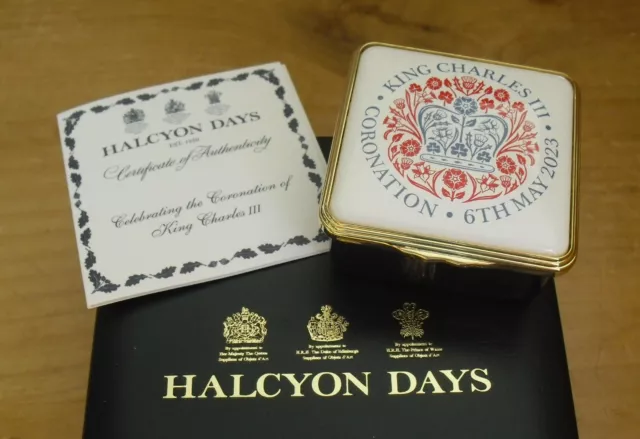 Verpackt Halcyon Days King Charles III Krönung Krone Motiv Emaille Box - 2 1/8"