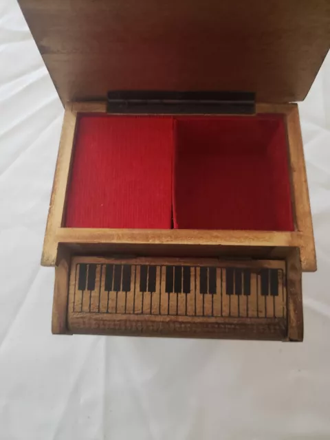 Vitage Music Box/Jewlery Box in the Shape of a Grand Piano 3