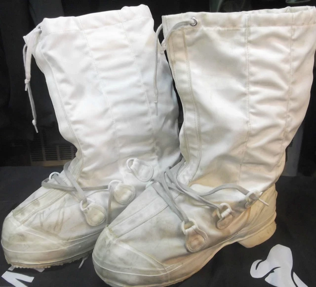 CANADIAN ARMY MUKLUKS - WINTER ARCTIC BOOTS size 5 $65.00 