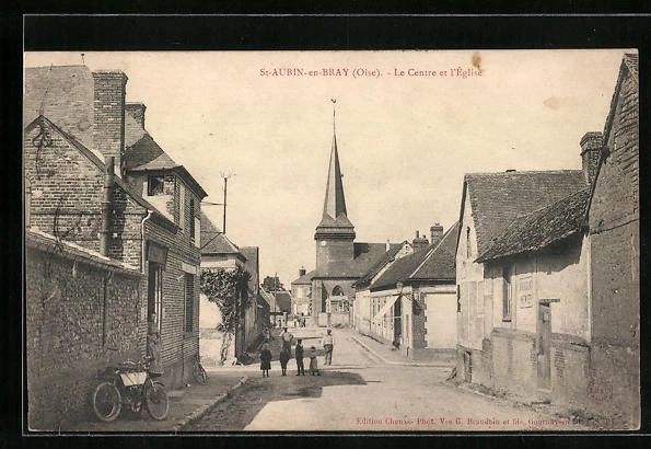 CPA St-Aubin-en-Bray, le Centre et l´Église 1905