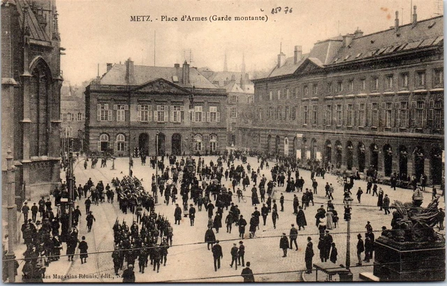 57 METZ - la place d'armes (garde montante)