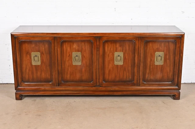 John Widdicomb Hollywood Regency Chinoiserie Walnut Sideboard Credenza, 1960s John Widdicomb Hollywood Regency Chinoiserie Walnut Sideboard Credenza, 1960s