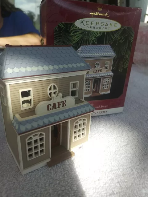 HALLMARK KEEPSAKE ORNAMENT NOSTALGIC HOUSES & SHOPS Cafe Series 1997