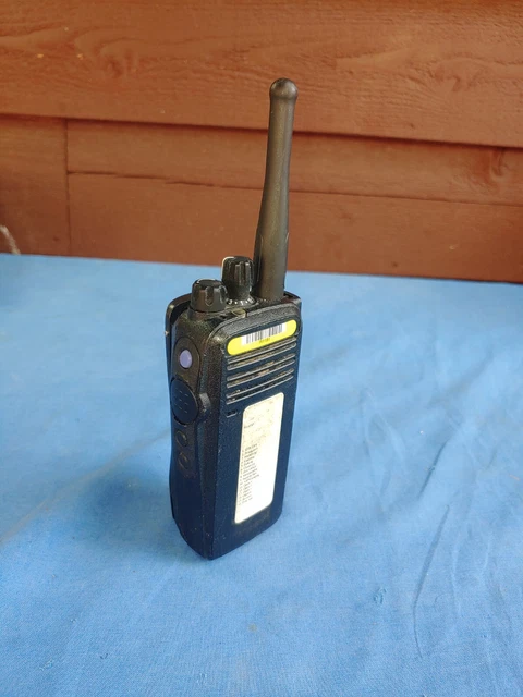 Motorola XPR 6100 UHF 450-512 MHz 4W Two Way Radio AAH55TDT9JA1AN