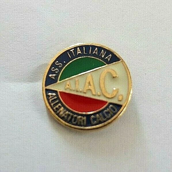 Collection De Pins Et Badges Officiels De L'Association Italienne Des Arbitres – Occasion