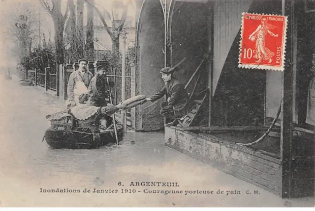 95 - SAN63460 - ARGENTEUIL - Inondations de Janvier 1910 - Courageuse Porteuse