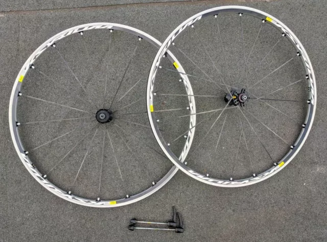 Mavic Ksyrium Elite - Clincher Wheelset. 700C. 9-10-11s shimano. Rim Brake. Mavic Ksyrium Elite - Clincher Wheelset. 700C. 9-10-11s shimano. Rim Brake.