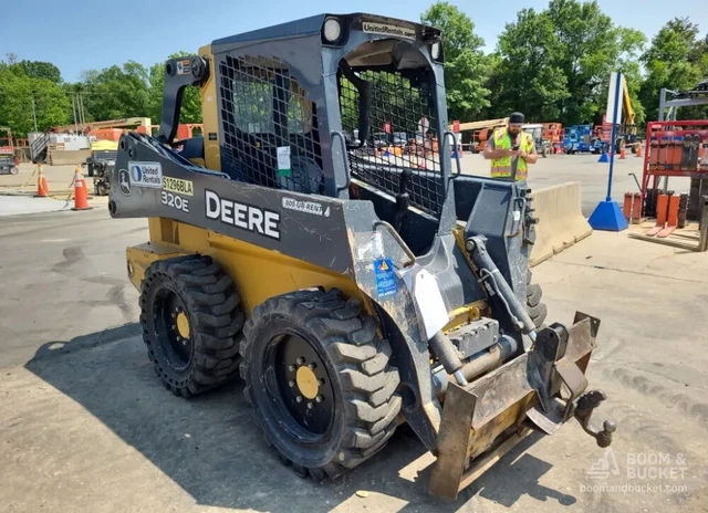 2017 John Deere 320E