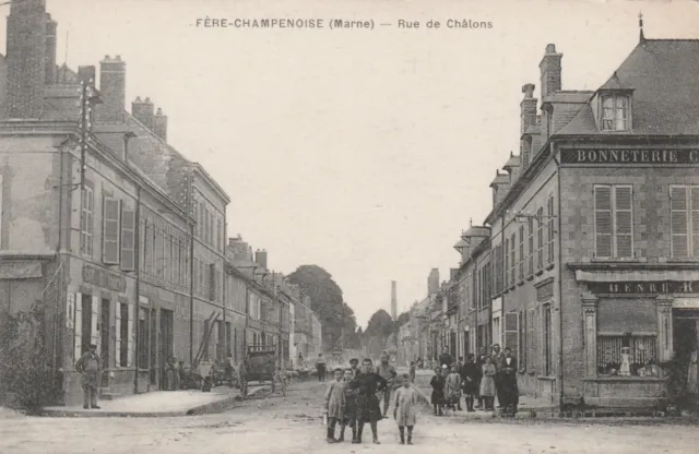 CPA 51 FERE CHAMPENOISE (Marne) Rue de Chalons