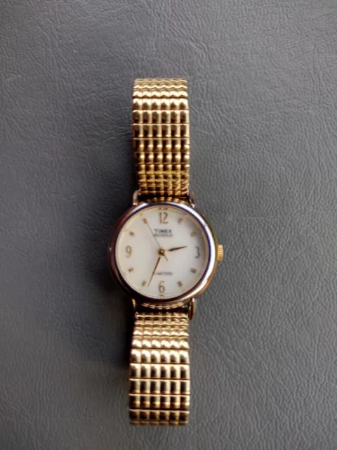 Vtg  Timex Indiglo CR1216  Steel Quart Womens Wrist Watch Gold Tone Needs Batt