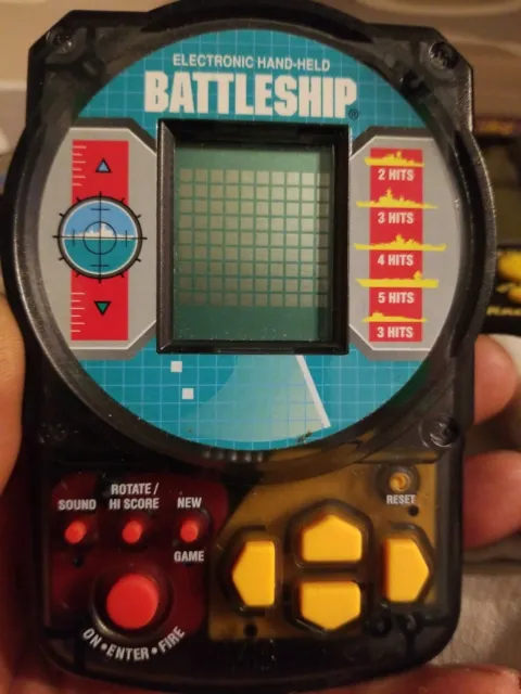 BATTLESHIP GAME MILTON BRADLEY 1995 handheld