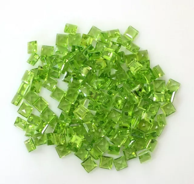 Piedra preciosa suelta de peridoto natural calibrada de 2 mm de forma cuadrada calibrada 200 piezas