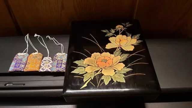 Tolles japanisches Omamori Set mit wunderschöner japanischen Box