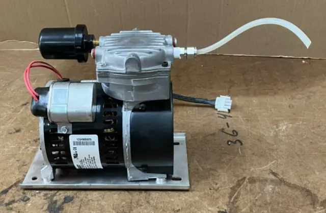 Gast 74R135-P101-H200X Vacuum Pump