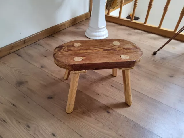 alte Hitsche Fussbank kleiner Hocker aus Holz Schemel