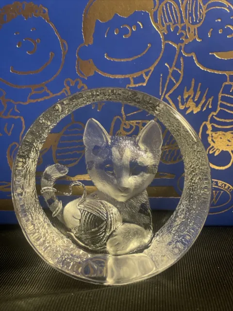 Signed Mats Jonasson Cat with Yarn Full Lead Sweden Crystal Glass Paperweight
