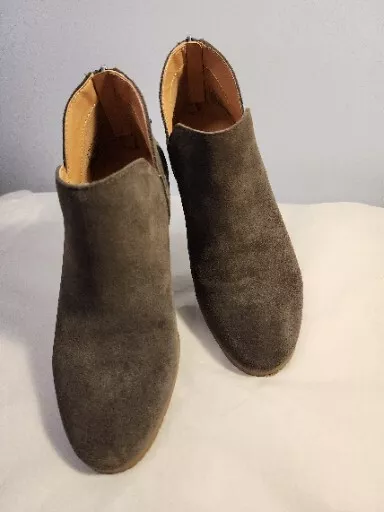 Kenneth Cole Reaction Womens Side Way Gray Suede Ankle Boots Size 5M