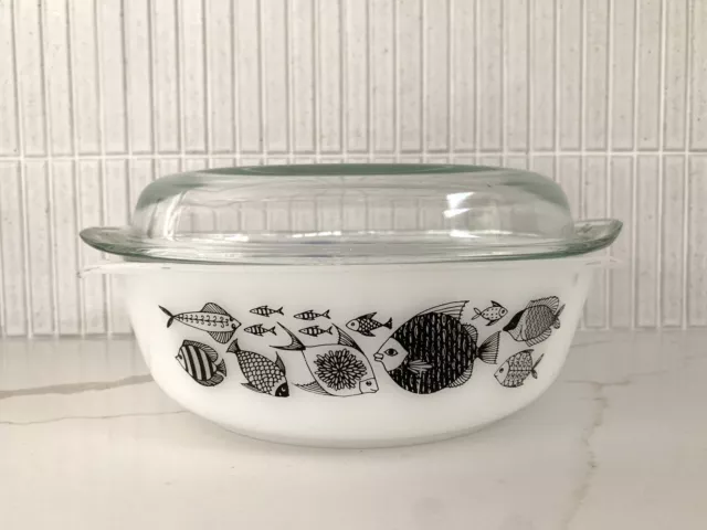 RARE Agee Pyrex Marine Round Casserole.