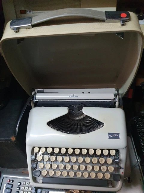 Máquina De Escribir Adler Modelo Tippa Con Tapa