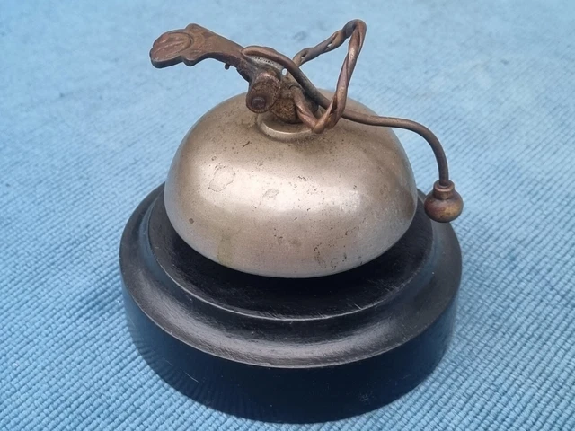 JOLIE ANCIENNE CLOCHETTE De TABLE BRONZE LAITON FEMME ELEGANTE Marquise D Imgx1200 1953
