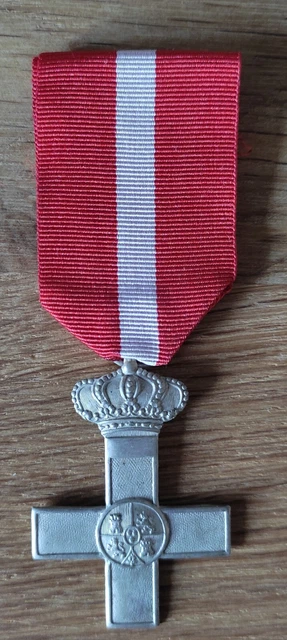 LOT 5 MÉDAILLES militaires, croix de guerre EUR 50,00 - FR