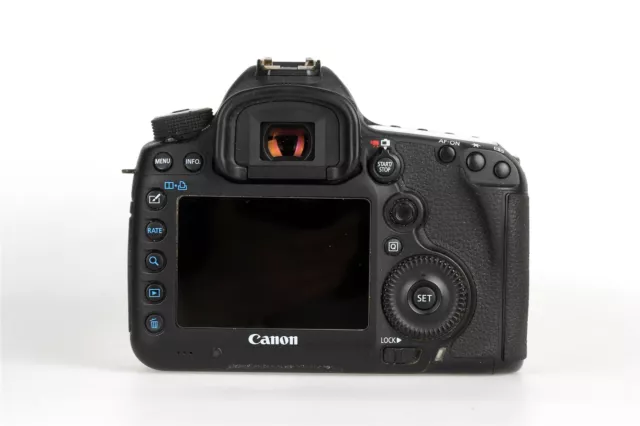 Canon EOS 5D Mark III mit 30105 Auslösungen