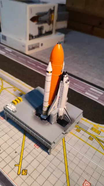 1:500 Herpa 515283 NASA OV-104  "Atlantis" Space Shuttle mit Launch Pad   SELTEN