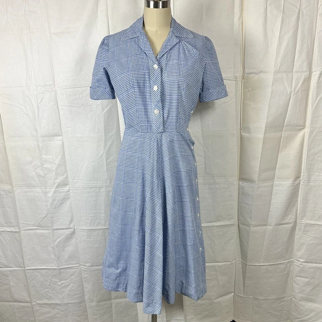 Vintage 1930s-1940s Gingham Farm Dress W/ Flower Shaped Pearl Buttons