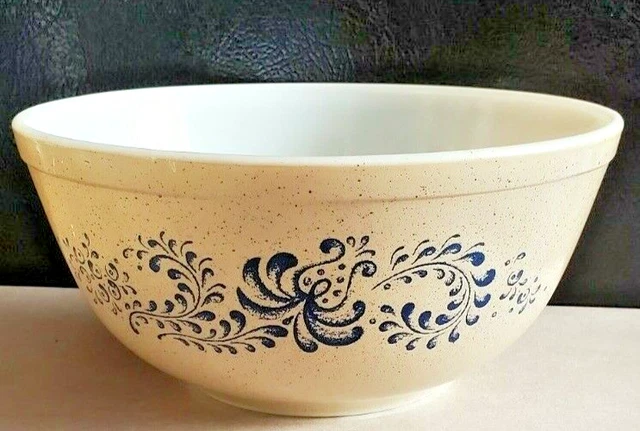 Vintage 8 1/2" Speckle Tan Pyrex Homestead Cinderella Mixing / Serving Bowl