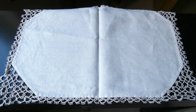 VINTAGE IVORY LINEN LARGE TABLE MAT HAND WORKED TATTING LACE EDGES ~17" x 11" VINTAGE IVORY LINEN LARGE TABLE MAT HAND WORKED TATTING LACE EDGES ~17" x 11"
