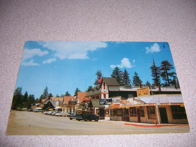 1950s MAIN STREET SCENE, DOWNTOWN PINE KNOT, CA. VTG POSTCARD
