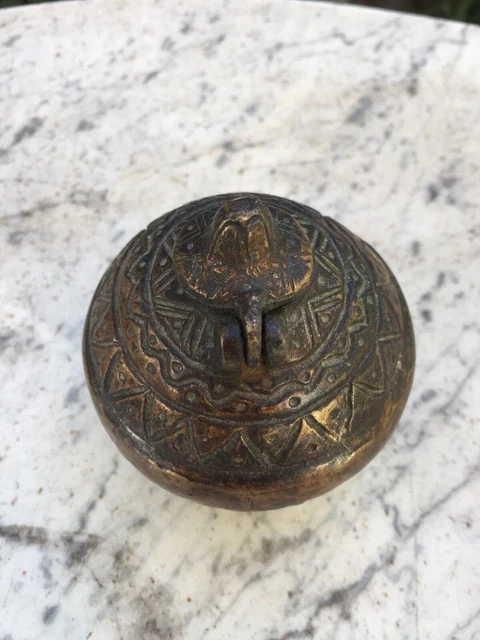  Ancienne boite, Pot, flacon, pour bétel, épices en bronze Inde,  art ethnique 