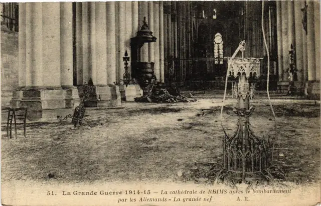 CPA AK La Grande Guerre 1914-15 La cathedrale de Reims MILITAIRE (731520)