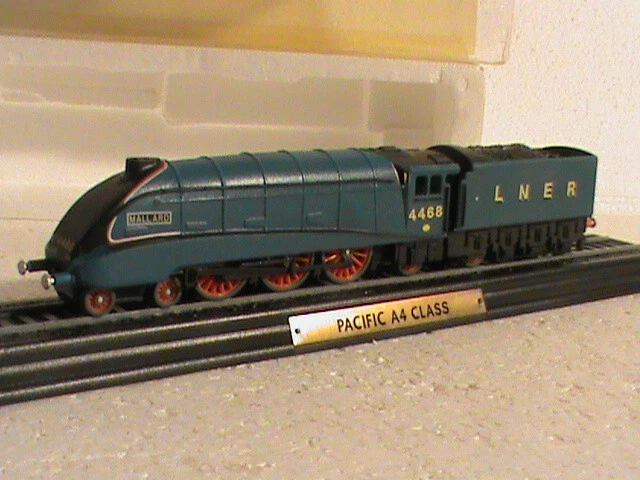 MAQUETTE LOCOMOTIVE HO ATLAS. MAQUETTE VAPEUR A4 CLASS 4468 LNER /BLEU