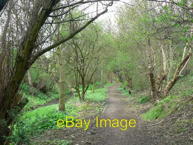 Photo 6x4 Goit Side Walk, Kirkstall Upper Armley This path is on the nort c2006
