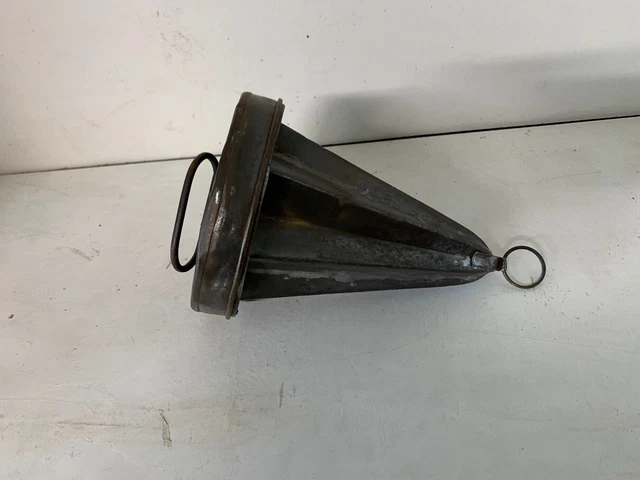 ANCIEN MOULE À chocolat en fer "poule dans son panier" 20 x 12 cm