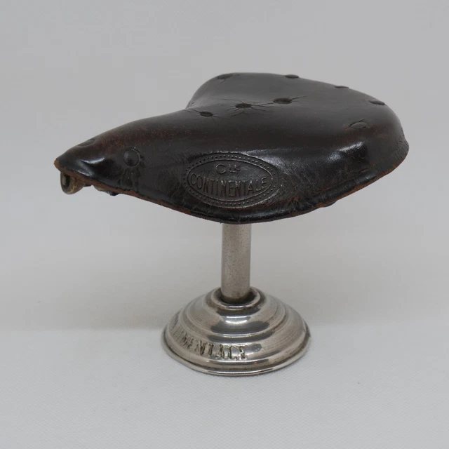 Ancienne selle de vélo en cuir de la marque Motobécane