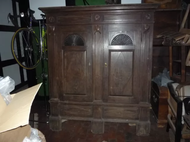 Alter unverbastelter Bückeburger Sonnenschrank 1820 Eiche massiv Barockschrank