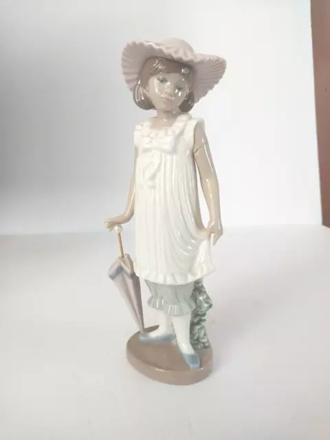 Nao By Lladro #1126 April Showers Porcelain Figurine Girl With Umbrella mint