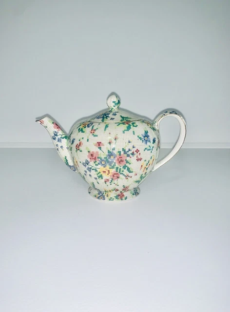 Royal Winton, Grimwades - Queen Anne chintz, Albans shape medium 4-5 cup teapot