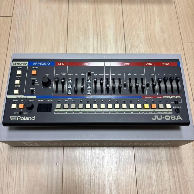 ROLAND BOUTIQUE JU-06A Keyboard Synthesizer with K-25m 25-Key